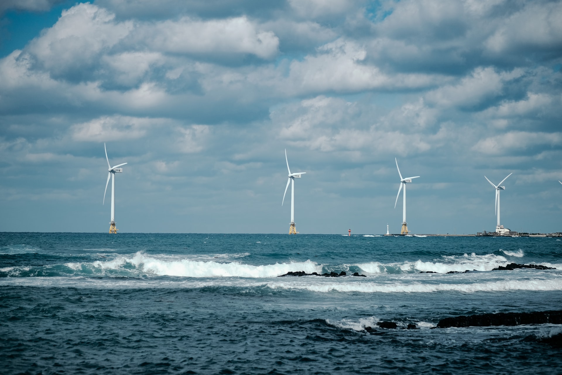 Uruchomienie morskiej elektrowni wiatrowej z wirnikiem o największych na świecie łopatach